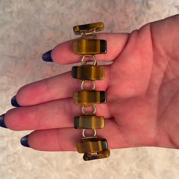 Vintage NWOT Tiger Eye Bracelet with a folded Clasp & Matching Clip on Earrings - Picture 3 of 9